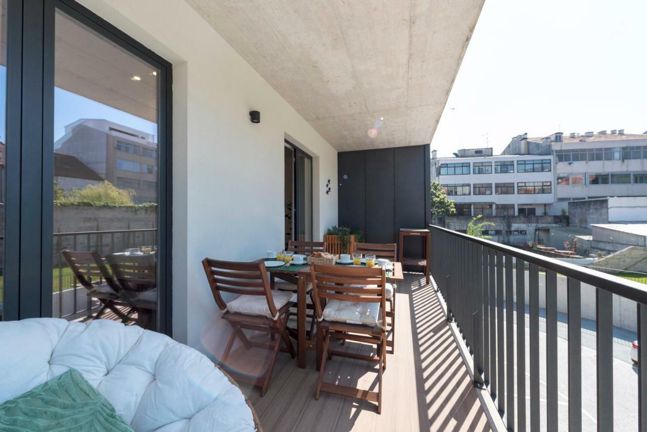 Lovelystay - Downtown Balcony Apartment With Free Parking OOporto Exterior foto